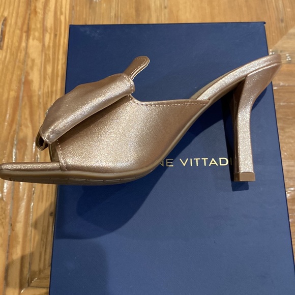 NEW Adrienne Vittadini Gladys Bow Mule - Picture 4 of 9